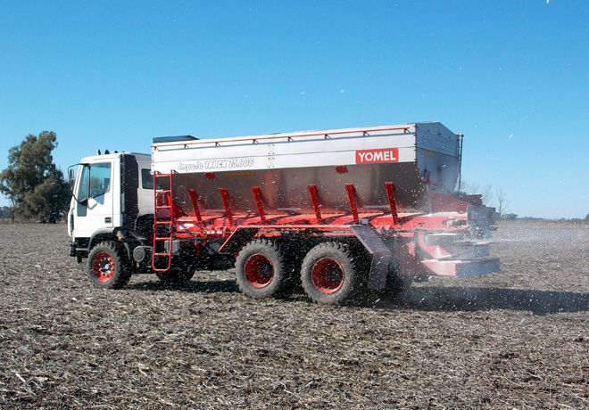 Yomel desarrollo una novedosa fertilizadora sobre camiones Iveco 1