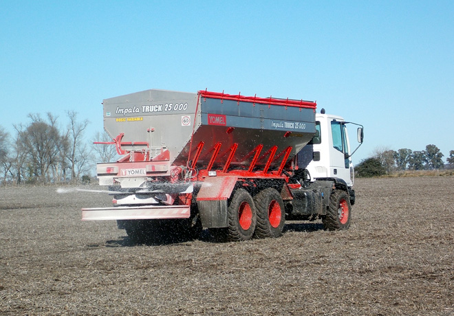 Yomel desarrollo una novedosa fertilizadora sobre camiones Iveco 2