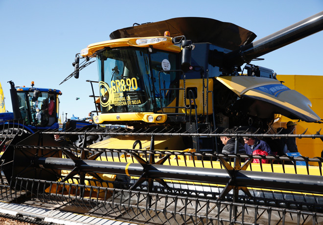 New Holland presento en Agroactiva la cosechadora record en soja