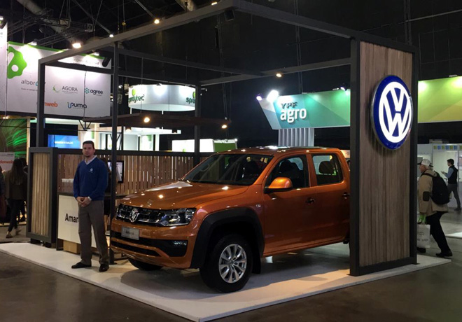 VW-Amarok-es-el-vehiculo-oficial-del-congreso-Aapresid