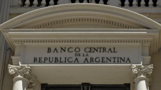 Desde que se perdieron los “superávits gemelos” la deuda de la Administración Central se duplicó en Argentina.